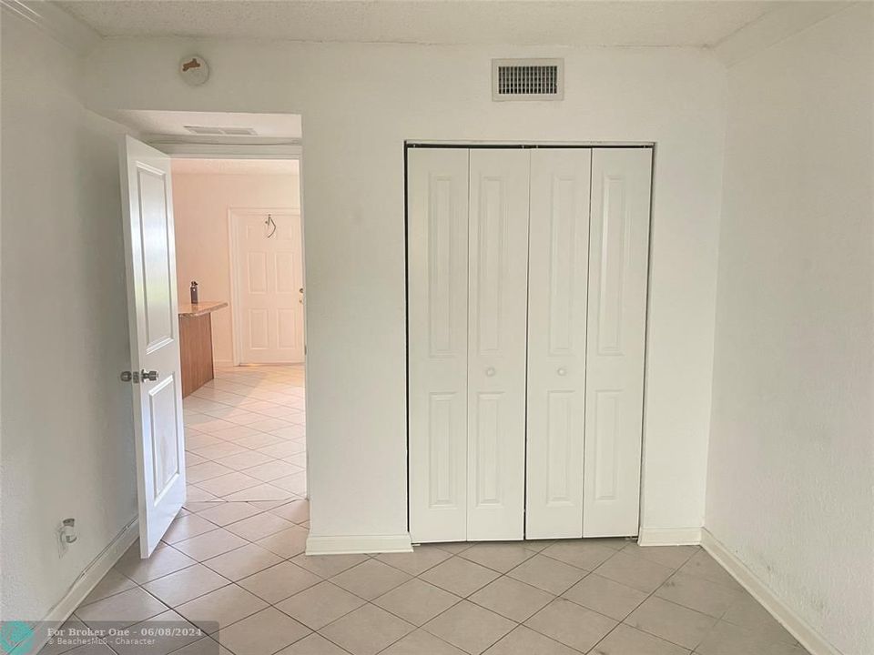 Active With Contract: $248,500 (2 beds, 1 baths, 614 Square Feet)