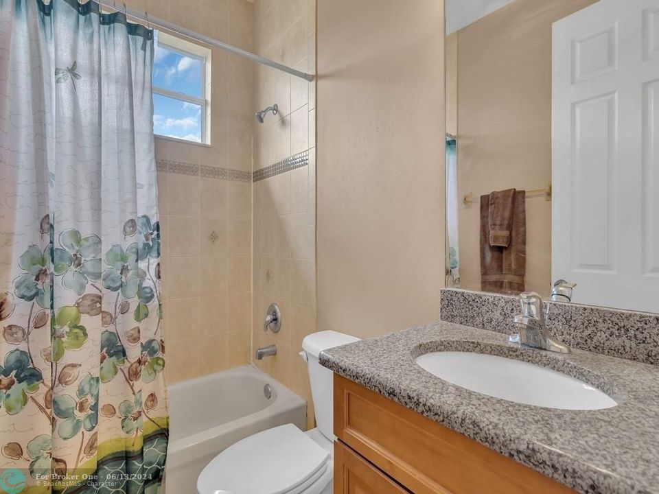 最近售出: $474,900 (4 贝兹, 4 浴室, 2695 平方英尺)