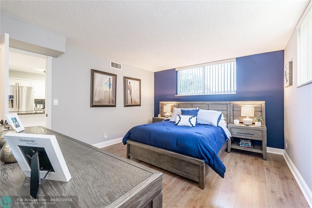 Recently Sold: $220,000 (2 beds, 2 baths, 1170 Square Feet)