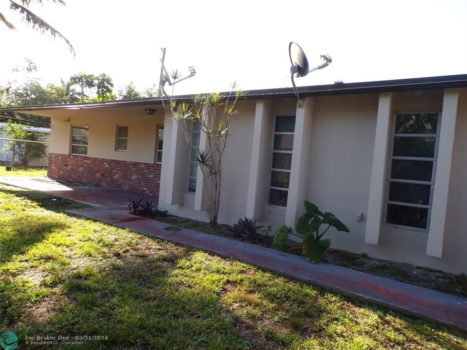Recently Sold: $2,800 (3 beds, 2 baths, 2110 Square Feet)