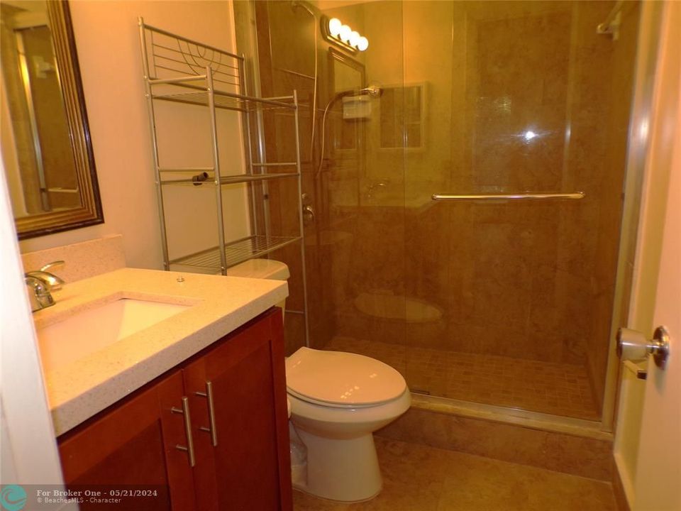 最近售出: $2,800 (3 贝兹, 2 浴室, 2110 平方英尺)