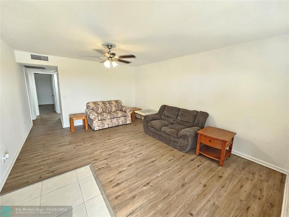 For Sale: $175,000 (2 beds, 1 baths, 953 Square Feet)