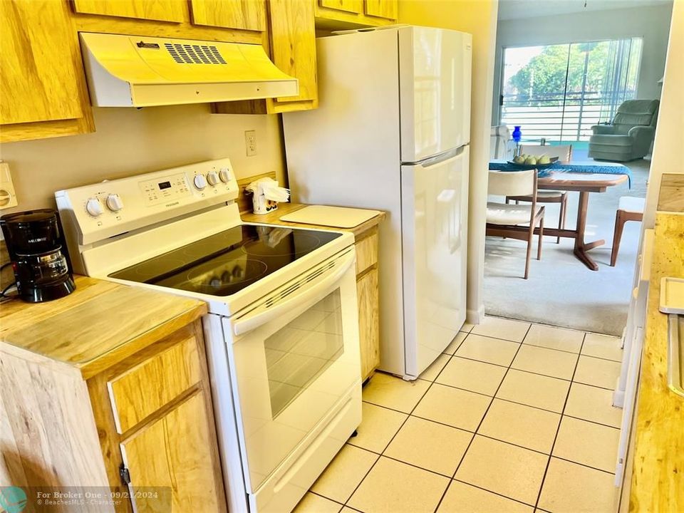 For Sale: $185,400 (2 beds, 2 baths, 1200 Square Feet)