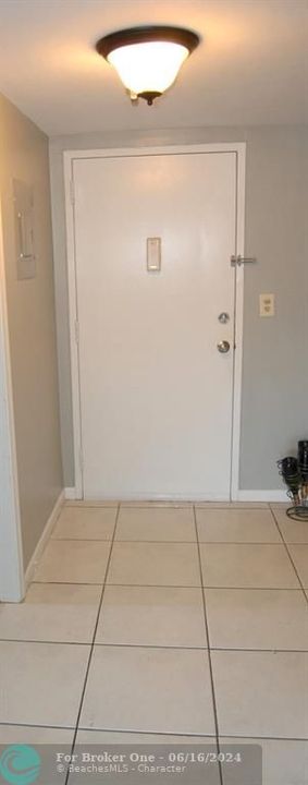 Active With Contract: $299,000 (2 beds, 2 baths, 1200 Square Feet)