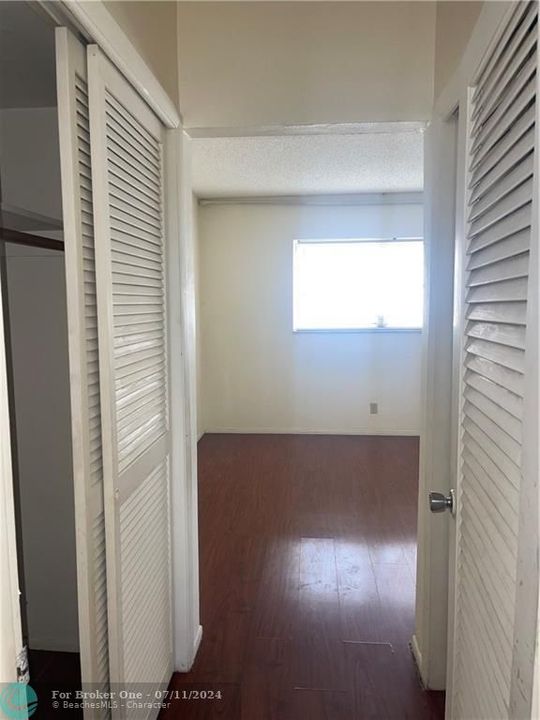 Active With Contract: $1,400 (1 beds, 1 baths, 730 Square Feet)