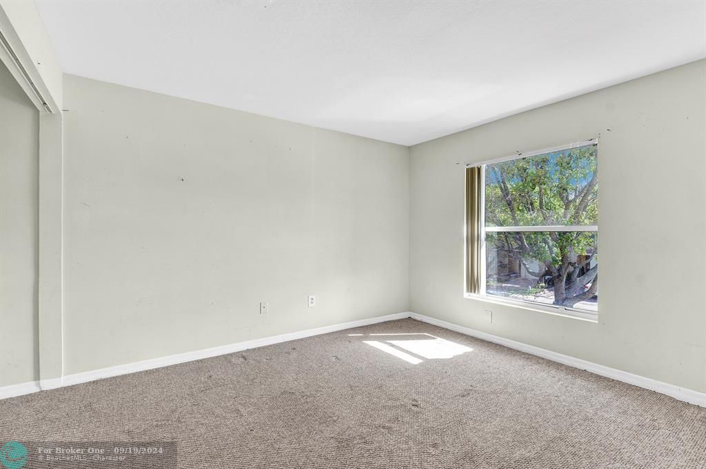 Active With Contract: $2,650 (3 beds, 2 baths, 1573 Square Feet)