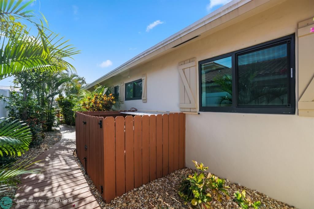 For Sale: $1,695,000 (3 beds, 2 baths, 2267 Square Feet)