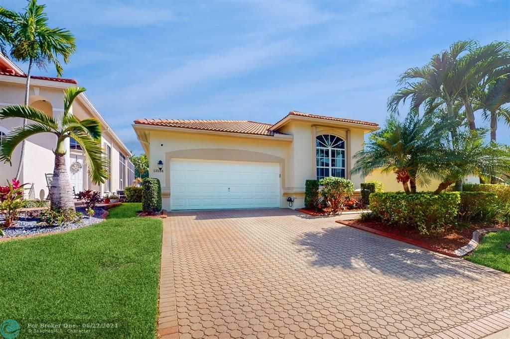 Recently Sold: $774,500 (4 beds, 2 baths, 2282 Square Feet)