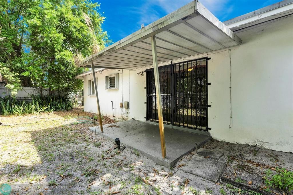 Recently Sold: $420,000 (3 beds, 2 baths, 1242 Square Feet)