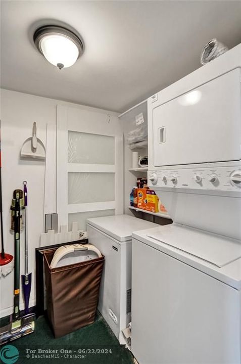 Active With Contract: $249,000 (2 beds, 2 baths, 982 Square Feet)