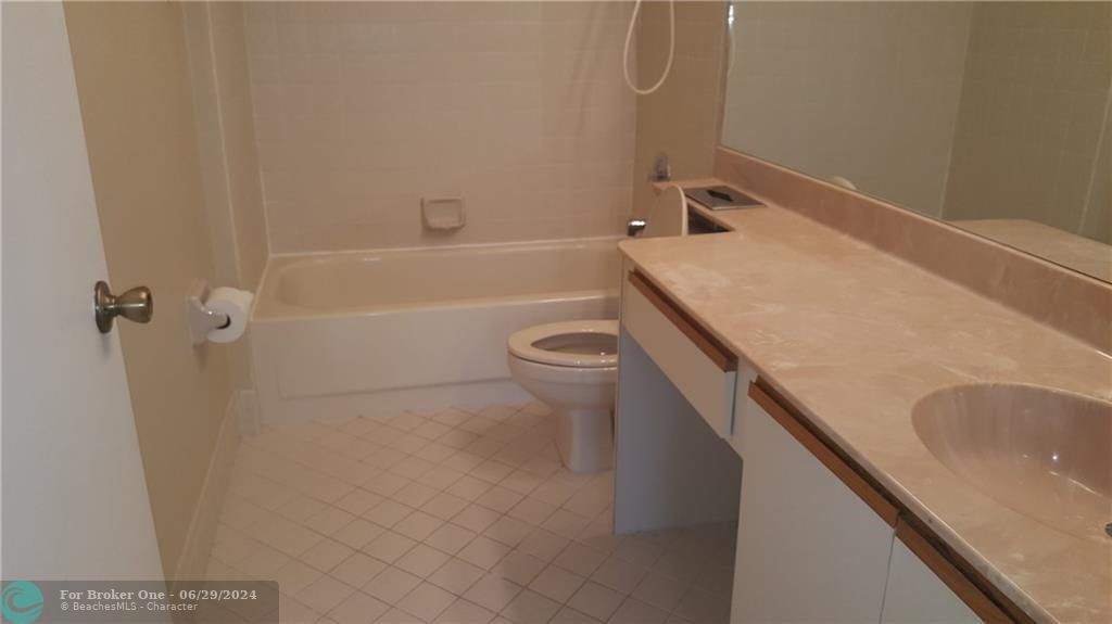 最近租的: $2,300 (2 贝兹, 2 浴室, 1270 平方英尺)