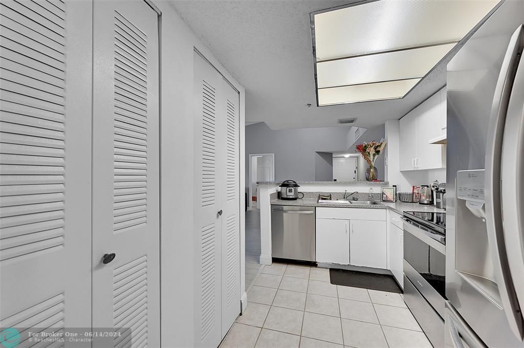 Recently Rented: $2,300 (2 beds, 2 baths, 1246 Square Feet)