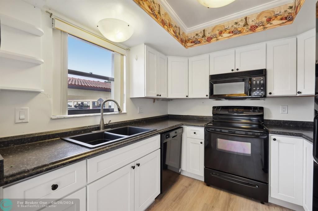 For Sale: $250,000 (2 beds, 2 baths, 1188 Square Feet)