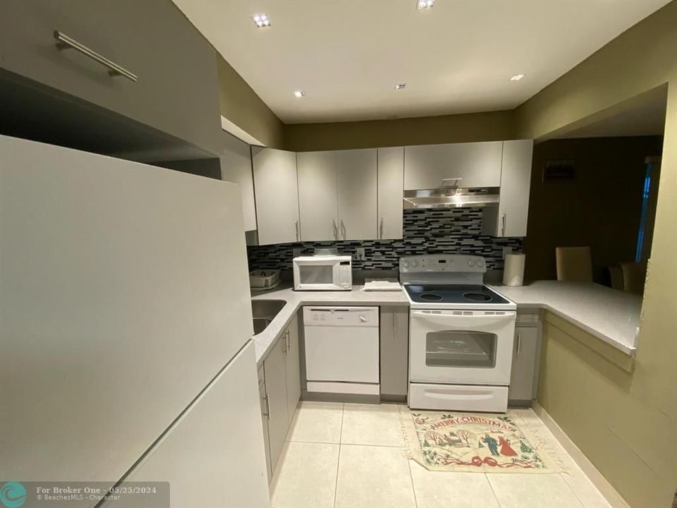 For Sale: $259,000 (2 beds, 1 baths, 620 Square Feet)