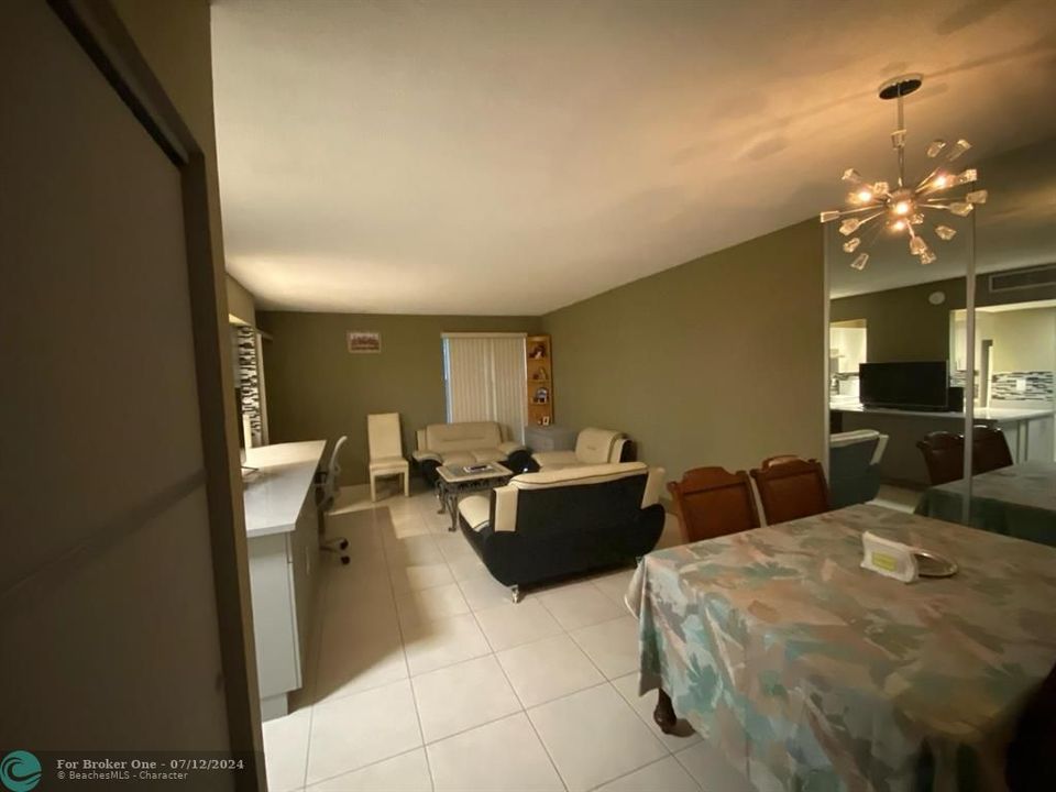 For Sale: $265,000 (2 beds, 1 baths, 620 Square Feet)
