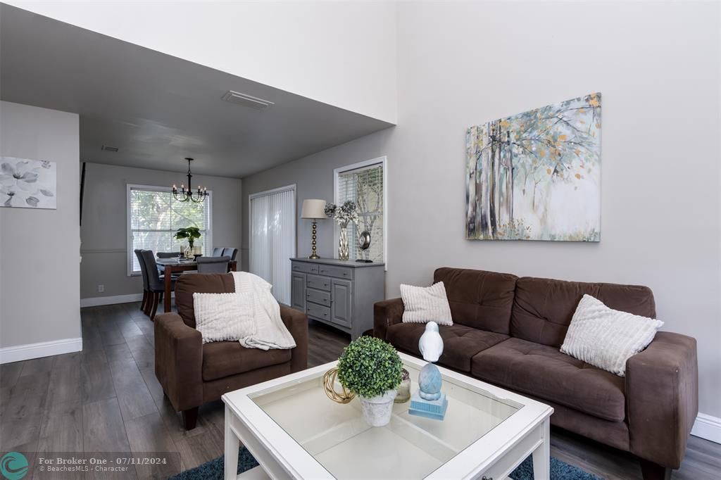 Active With Contract: $519,400 (3 beds, 2 baths, 1344 Square Feet)