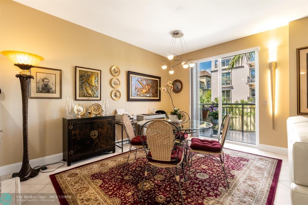 Active With Contract: $399,900 (1 beds, 2 baths, 1082 Square Feet)