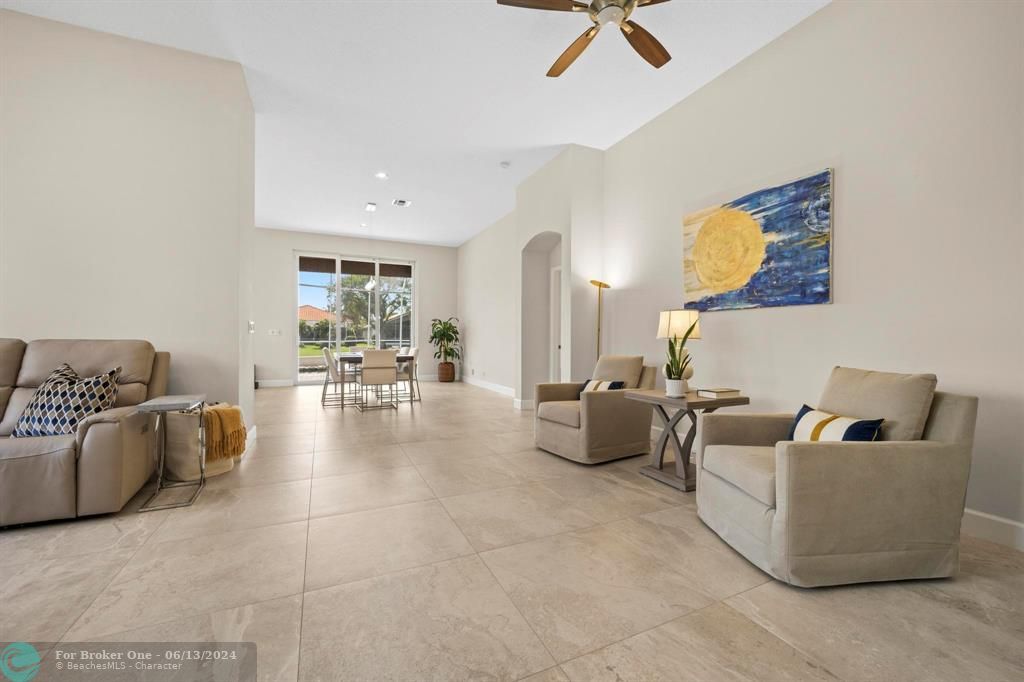 Recently Sold: $625,000 (3 beds, 2 baths, 2098 Square Feet)