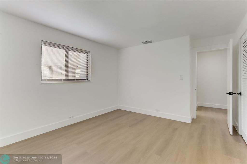 Active With Contract: $2,150 (1 beds, 1 baths, 1050 Square Feet)