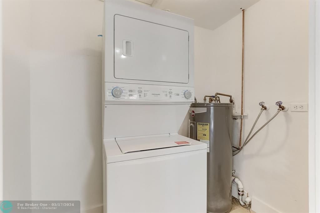 For Sale: $2,150 (1 beds, 1 baths, 1050 Square Feet)