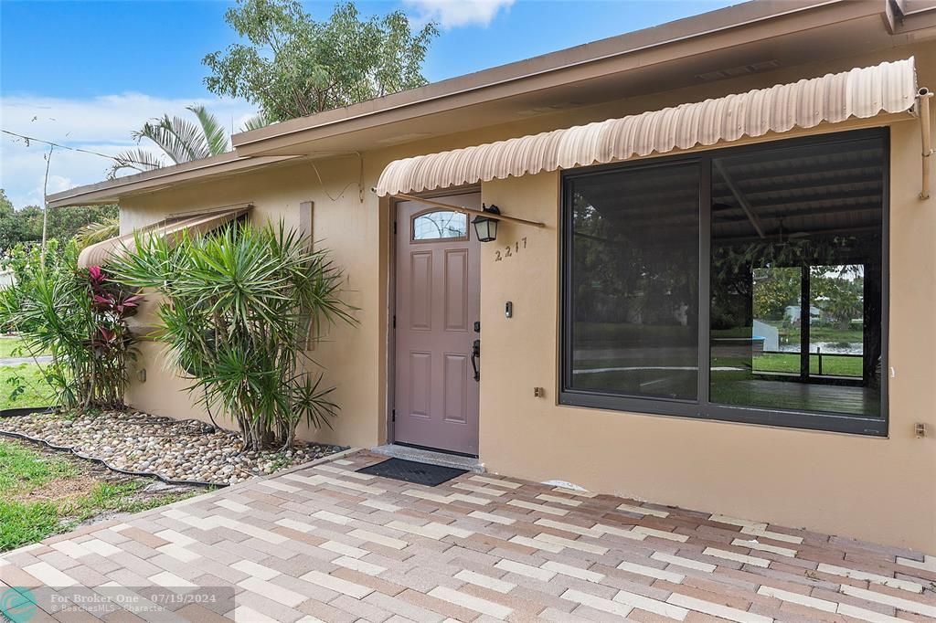 Active With Contract: $499,900 (3 beds, 2 baths, 1220 Square Feet)