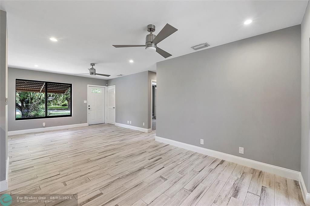 Active With Contract: $499,900 (3 beds, 2 baths, 1220 Square Feet)