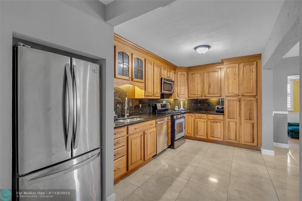 For Sale: $460,000 (2 beds, 1 baths, 1168 Square Feet)
