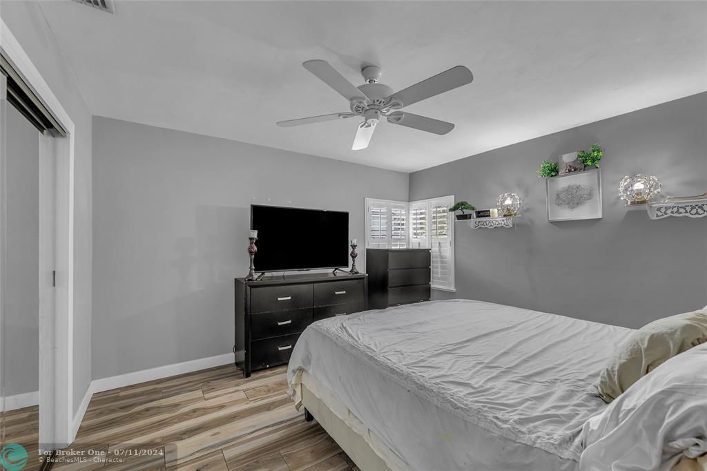 For Sale: $460,000 (2 beds, 1 baths, 1168 Square Feet)