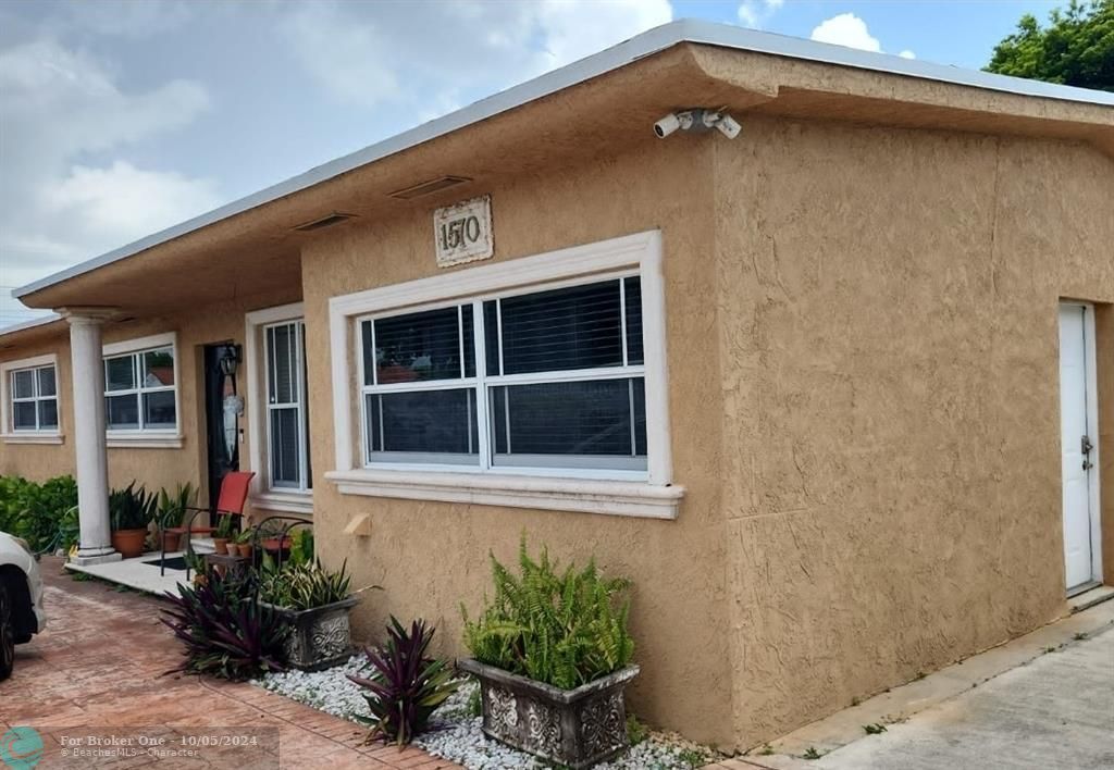 Recently Sold: $729,000 (4 beds, 2 baths, 1904 Square Feet)