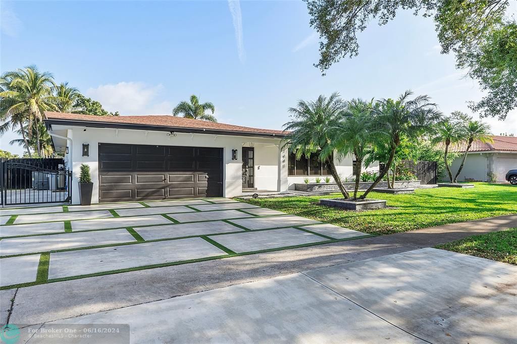 Recently Sold: $915,000 (4 beds, 2 baths, 2394 Square Feet)