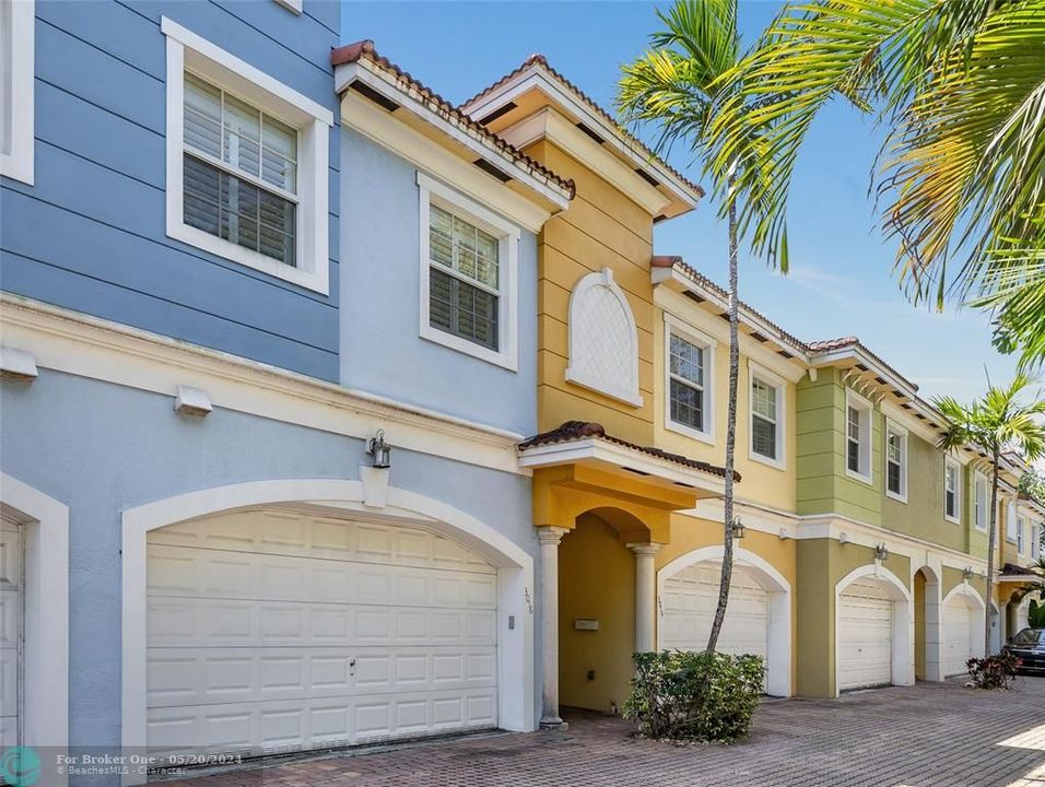 Active With Contract: $599,900 (3 beds, 2 baths, 1656 Square Feet)