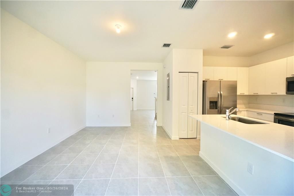 Active With Contract: $520,000 (3 beds, 2 baths, 1668 Square Feet)
