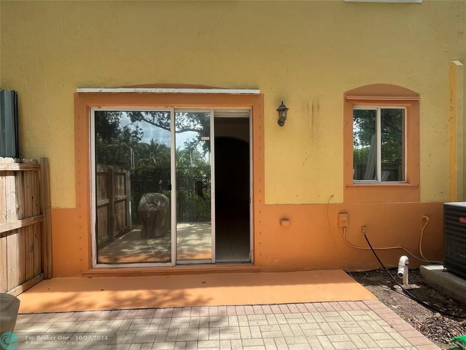 En Venta: $330,000 (3 camas, 2 baños, 1302 Pies cuadrados)