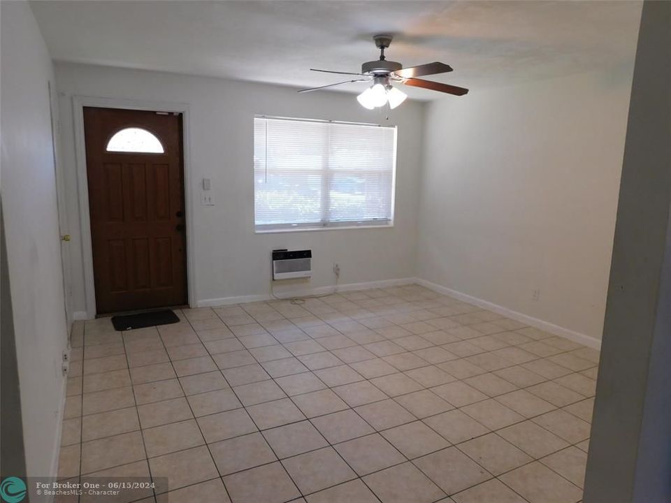 Recently Sold: $349,999 (2 beds, 1 baths, 883 Square Feet)