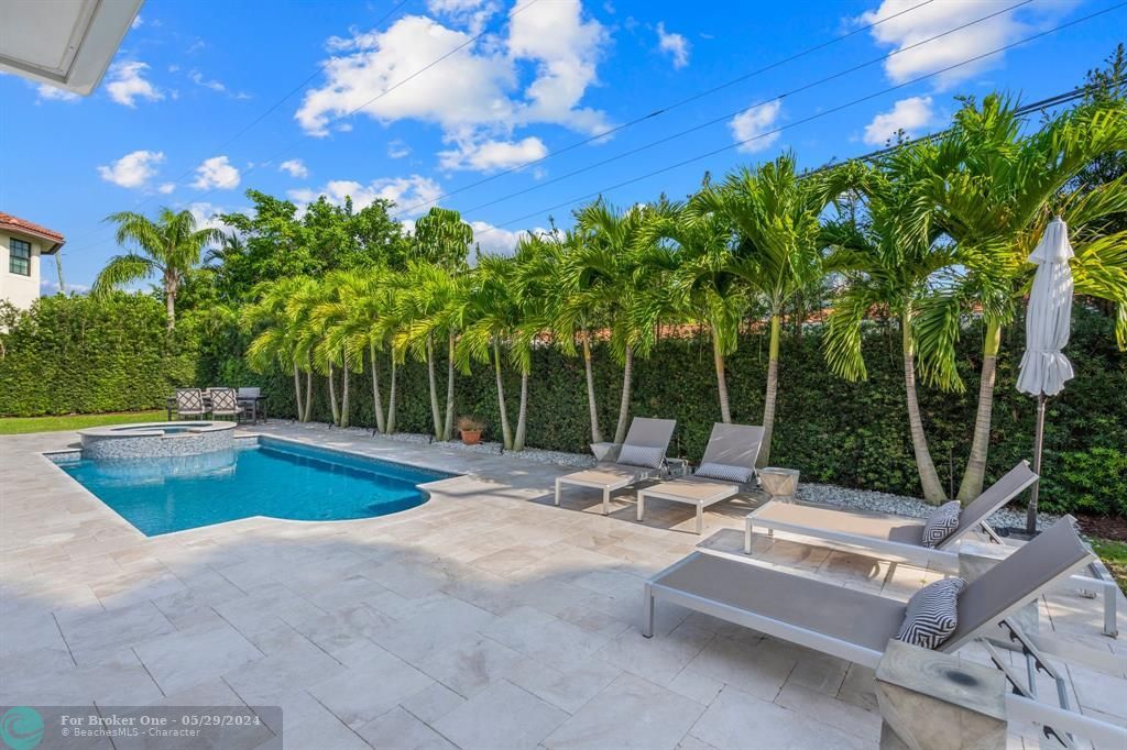 Active With Contract: $3,000,000 (5 beds, 5 baths, 4192 Square Feet)