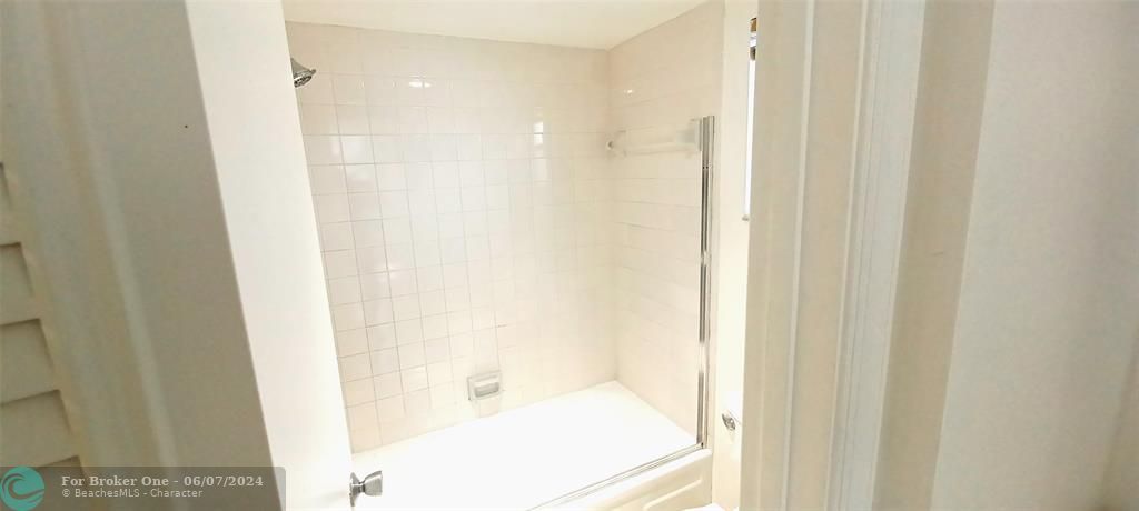Active With Contract: $1,950 (2 beds, 2 baths, 1100 Square Feet)