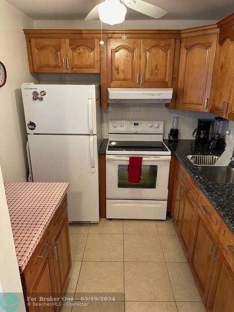 For Sale: $105,000 (1 beds, 1 baths, 599 Square Feet)