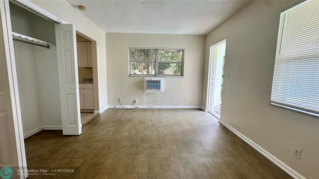 For Rent: $1,600 (0 beds, 1 baths, 500 Square Feet)