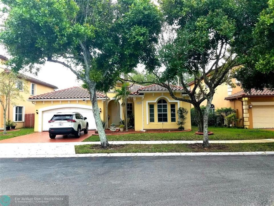 Recently Sold: $575,000 (3 beds, 2 baths, 1780 Square Feet)