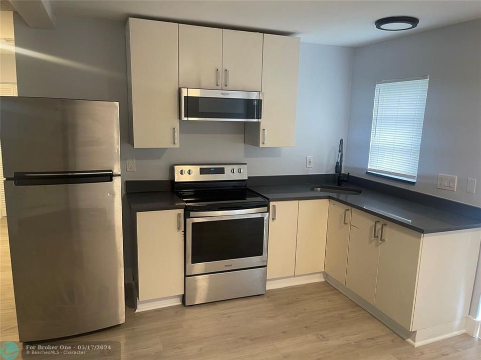 For Sale: $2,195 (2 beds, 2 baths, 3548 Square Feet)