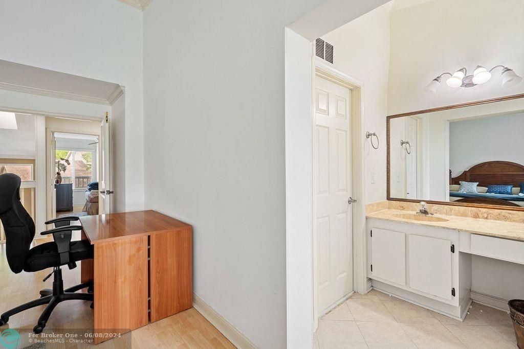 Active With Contract: $379,900 (2 beds, 2 baths, 1349 Square Feet)