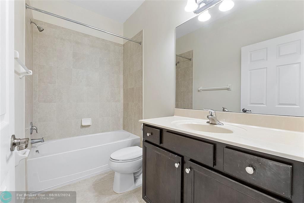 最近租的: $3,600 (4 贝兹, 3 浴室, 2076 平方英尺)