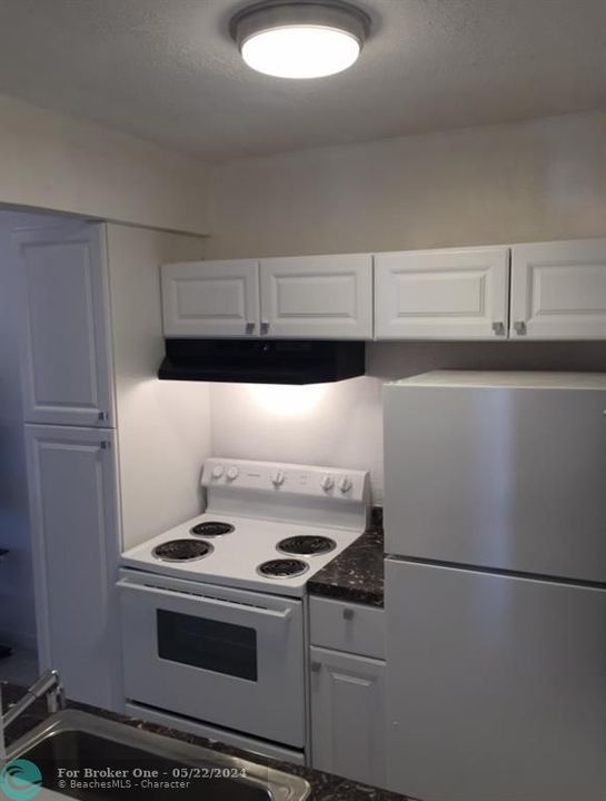 For Sale: $142,000 (1 beds, 1 baths, 510 Square Feet)