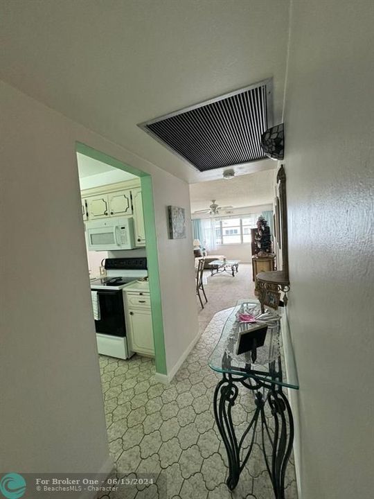 For Sale: $190,000 (2 beds, 2 baths, 909 Square Feet)