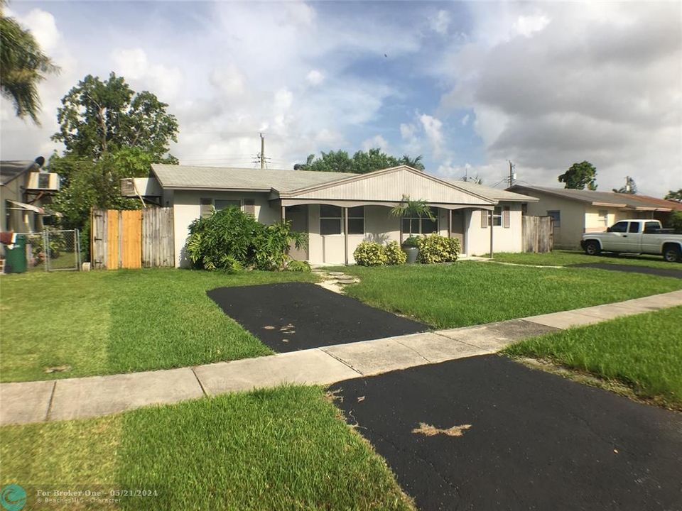 Recently Sold: $1,900 (2 beds, 1 baths, 725 Square Feet)