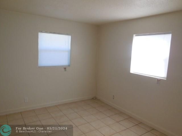 Active With Contract: $1,900 (2 beds, 1 baths, 725 Square Feet)