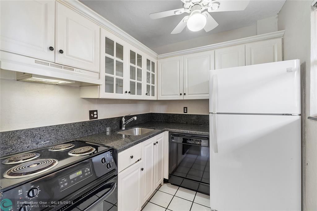 Active With Contract: $339,000 (2 beds, 1 baths, 857 Square Feet)