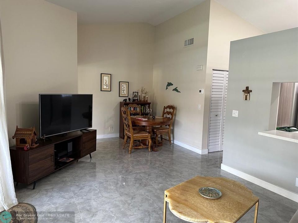 Recently Sold: $299,000 (2 beds, 2 baths, 1150 Square Feet)