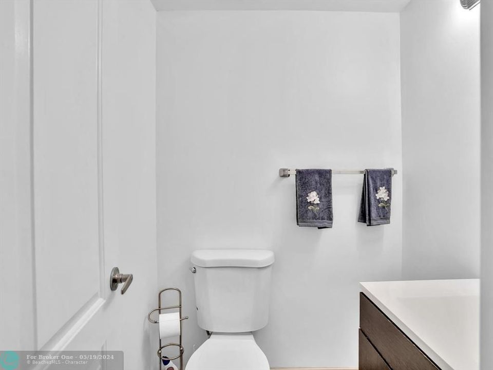 For Rent: $2,550 (1 beds, 1 baths, 870 Square Feet)