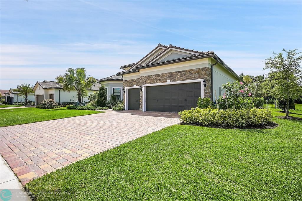 For Sale: $1,050,000 (3 beds, 3 baths, 2511 Square Feet)